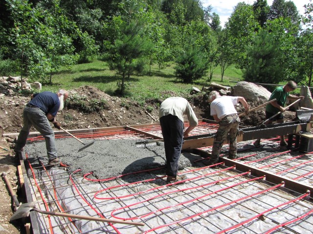 Just Jim, Lumpy, Bob Peoples and Bodacious hard at work.